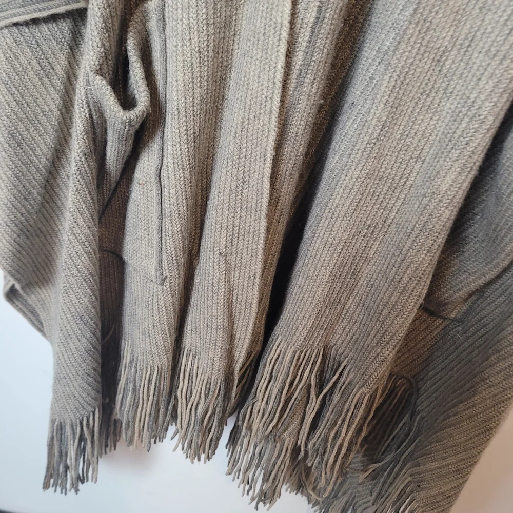 Steve Madden Gray Brown Shawl One Size Fits Most Fringed Hem Pockets